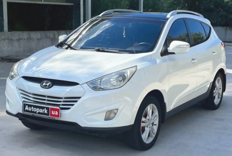 Лобовое стекло Hyundai Tucson 2010